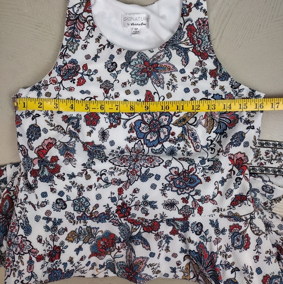 Beautiful handkerchief dress - Picture 10 of 15